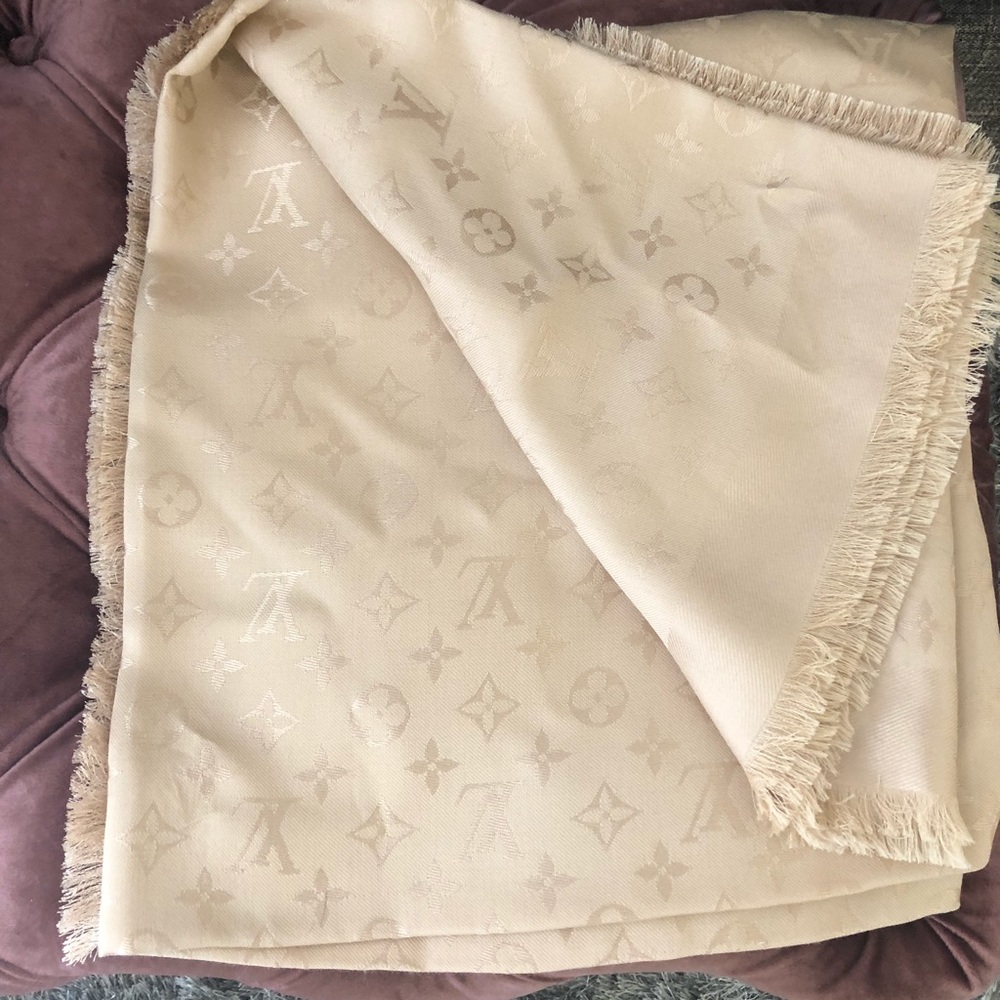 Louis Vuitton shawl gold/beige